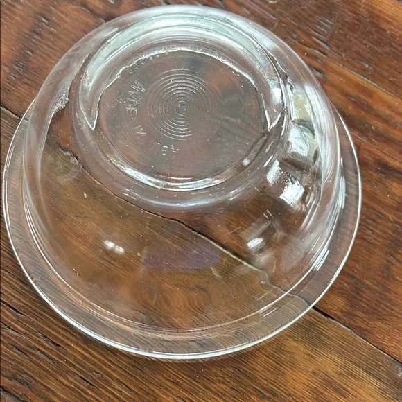 Pyrex Mixing Bowl - Picture 3 of 3